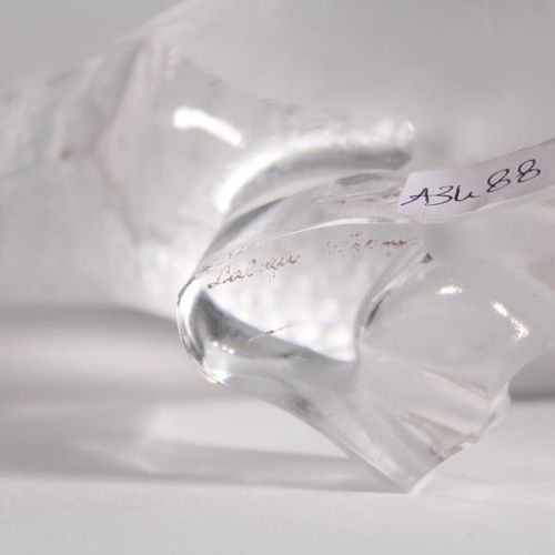 Null LALIQUE France

"Perdrix"

Sujet en cristal moulé et dépoli

H.: 13 cm