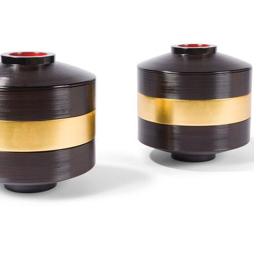 Null Bento en bois laqué noir et doré à trois compartiments

Japon, XXème siècle&hellip;