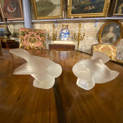 Null LALIQUE France

"Oiseaux"

Deux sujets en cristal moulé et dépoli

L.: 13 e&hellip;