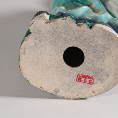 Null Sujet en porcelaine polychrome 

"Musicienne"

Chine, moderne

H.: 40 cm

O&hellip;