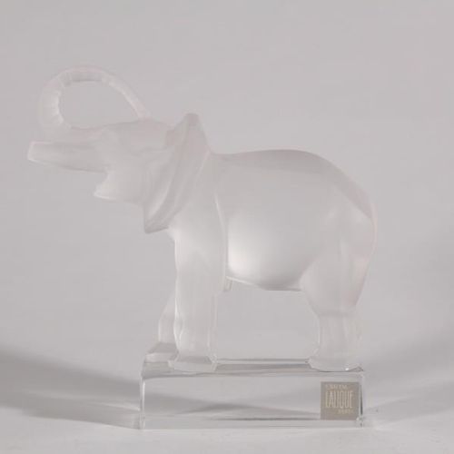 Null LALIQUE France

"Eléphant"

Sujet en cristal moulé et dépoli

H.: 15,5cm, L&hellip;