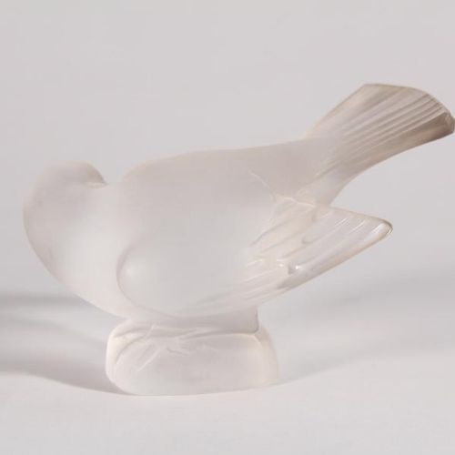 Null LALIQUE France

 "Oiseau"

Sujet en cristal moulé et dépoli

L.: 11,5 cm