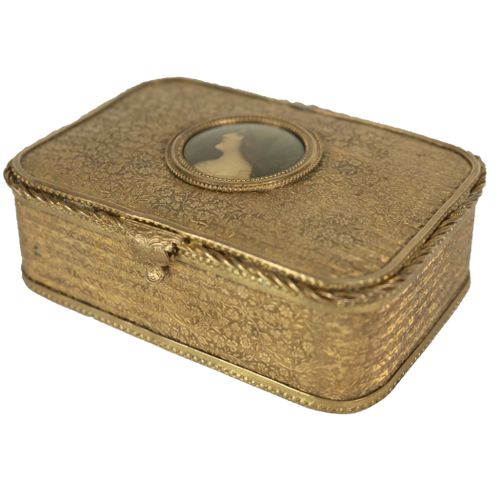 Null Caja joyero en metal dorado con decoración floral y cordón. Tapa con repres&hellip;