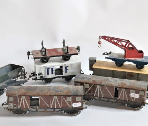 Null HORNBY "O"

Sept wagons divers dont STEF, grue, couvert à guérite, rancher &hellip;