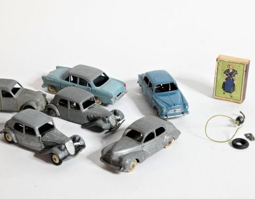 Null DTF

Lot de 6 voitures dont 2CV, Citroën 11BL, 403, 203 , Simca Versailles