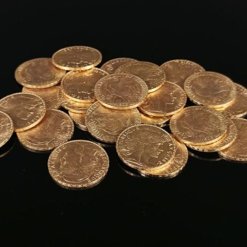 Null Lot de 25 pièces de 20 francs or, au coq.
Vers 1910.
161,32 grammes.
Ce lot&hellip;