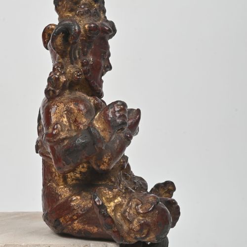 Null KÖNIGREICH DALI, YUNNAN - 12./13.
Vierarmige Mahakala-Statuette aus gold- u&hellip;
