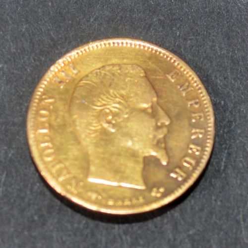 Null Pièce de 5 Francs en or Napoléon III 1859

Poids brut : 1,71 g

(pièce soud&hellip;