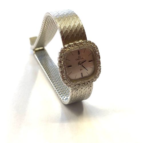 Null OMEGA - Modèle « De Ville » 

Montre bracelet de femme en or gris 18 K (750&hellip;