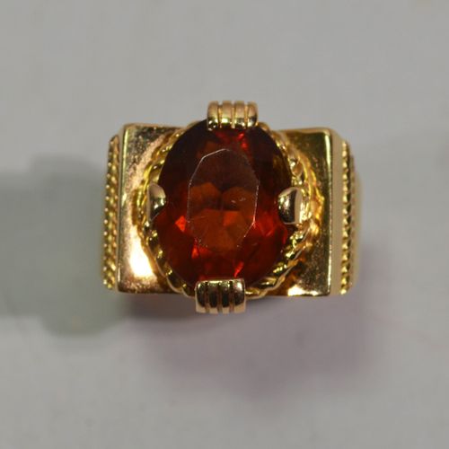 Null BAGUE TANK en or jaune 18K (750/1000e) sertie d'une important citrine taill&hellip;