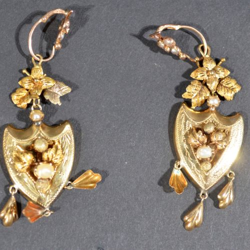 Null Paire de pendants d'oreille en or jaune 18 K (750/oo) à décor d'un tréfle p&hellip;