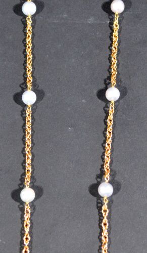 Null Sautoir en or jaune 18 K (750/oo) à maille royale en alternance de perles d&hellip;