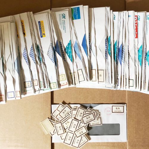 Null 1 lot de timbres fictifs en feuilles, grand blocs et enveloppesdes milliers&hellip;