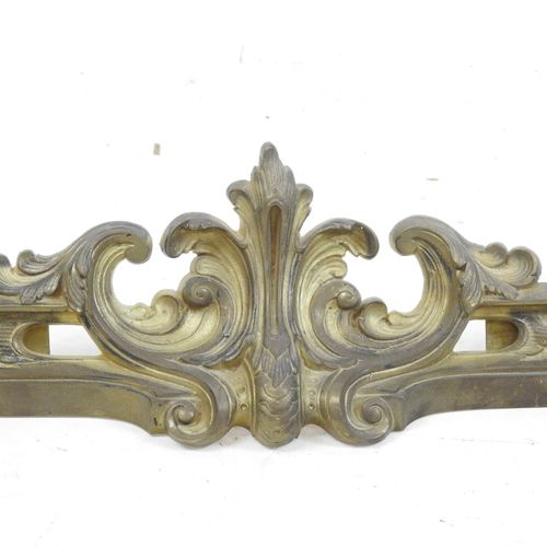 Null BARRA DE FUEGO en bronce cincelado con follaje. Siglo XIX, estilo Luis XV. &hellip;