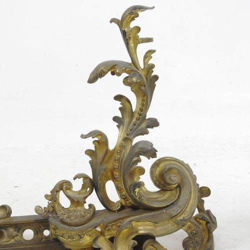 Null BARRA DE FUEGO en bronce cincelado con follaje. Siglo XIX, estilo Luis XV. &hellip;