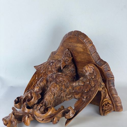 Null 
Console d'applique en bois doré sculpté figurant un aigle. H:50 cm