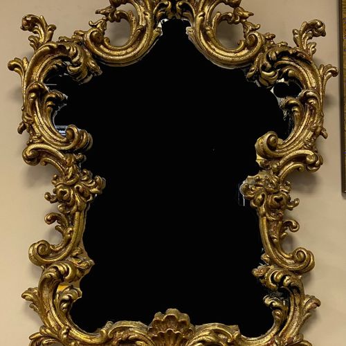 Null 
Grand miroir mouvementé en bois et composition doré, Style Rocaille H: 124&hellip;
