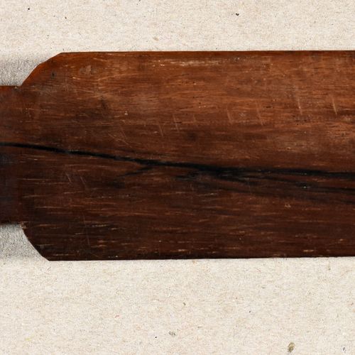 Null Cuir à rasoir de Renier Chalon. 1825 Bois et cuir, ± 28 x 3,5 cm (cuir us.,&hellip;