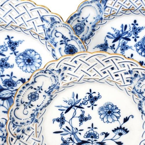 Null Un servizio da dessert parte di Meissen 19 ° secolo, decorato in blu sottos&hellip;