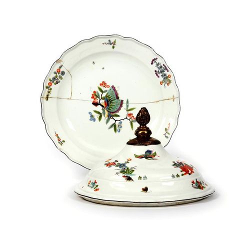 Null A Meissen tureen cover c.1740, painted in an extended Kakiemon palette with&hellip;