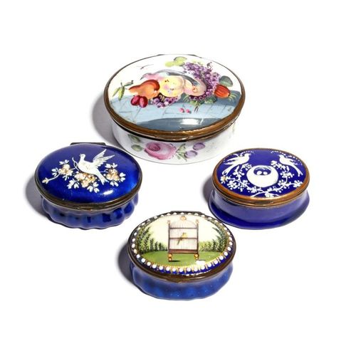 Null Three enamel patch boxes and a snuff box c.1760-80, the oval forms variousl&hellip;