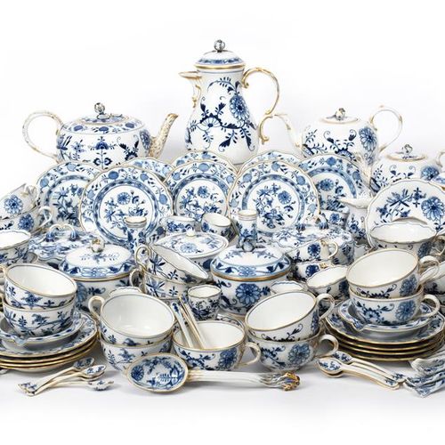 Null An extensive Meissen combined tea and coffee service 19th century, decorate&hellip;