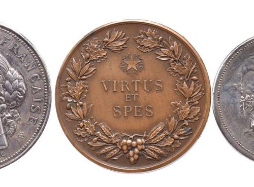 Null Drei französische Auszeichnungsmedaillen: Silber, 51 mm, Kopf von Marianne &hellip;