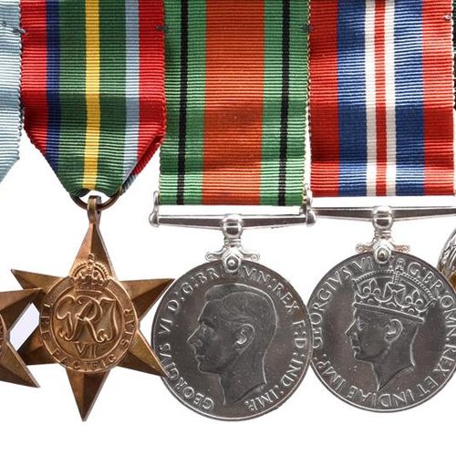 Null Groupe de cinq médailles d'interné japonais de la Seconde Guerre mondiale a&hellip;
