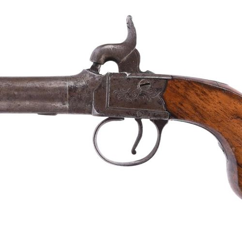 Null 两支19世纪的打击乐袖珍手枪，每支都有大约54口径，有岔开的枪管和伯明翰的证明标记，刻有盒子的锁，第一支有2英寸的枪管和隐藏的扳机；第二支有2.5英寸&hellip;