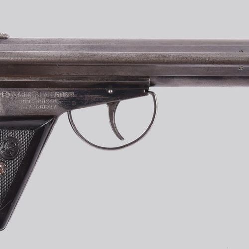 Null 一把稀缺的Accles & Shelvoke .177 'The Warrior' 气手枪，枪管与枪筒同轴，侧杆在后方开锁，可调节的后视镜，组成握把。