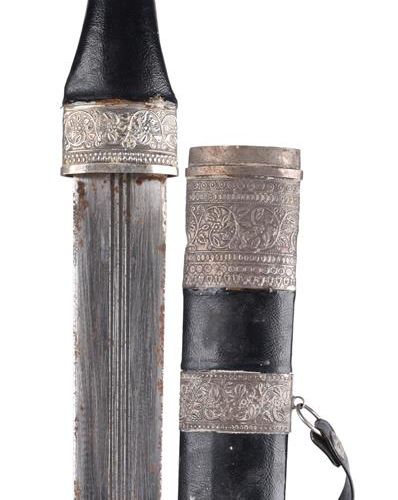 Null Une épée omanaise (kattara), lame à double tranchant de 32,5 pouces avec po&hellip;