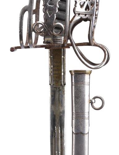 Null 伦敦苏格兰步枪志愿队：一把军官用的高原型剑，双刃剑33.25英寸，蚀刻装饰包括团名和徽章，由Meyer和Mortimer零售，钢制篮子剑柄，钢制剑鞘；&hellip;
