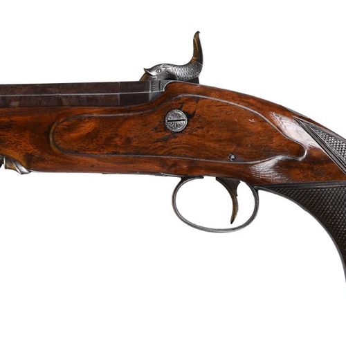 Null 一对由牛津的Sykes制作的英国39口径打击乐旅行手枪，瞄准的八角形枪管，4英寸。顶部刻有 "OXFORD"，钩状马裤上有叶状雕刻，塞子上有精美的镶边&hellip;