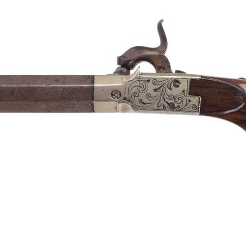 Null 一对19世纪的比利时打击乐袖珍手枪，八角形翻转枪管，3.5英寸，Liege控制标志，箱锁上有卷轴雕刻，折叠扳机，胡桃木枪柄上有狮子面具盖。[2]