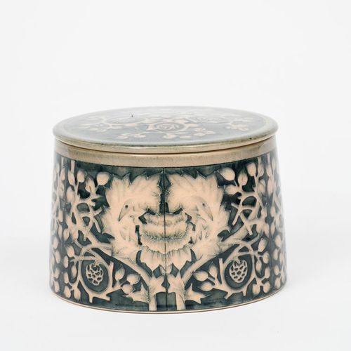 Null Poppy After William Morris' una caja y tapa de Dennis China Works diseñada &hellip;