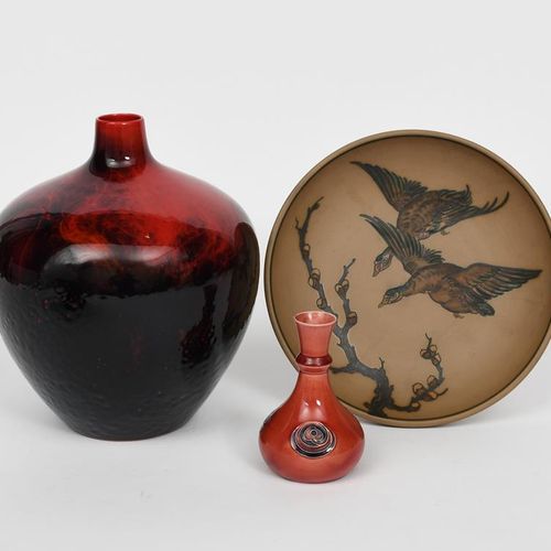 Null Un petit vase en céramique Moorcroft Flamminian Ware conçu par William Moor&hellip;