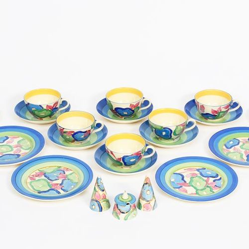 Null Blue Chintz "克拉丽斯-克里夫比奇六人茶具，包括六个Globe茶杯，茶碟和侧盘，彩色绘画，和一个克拉丽斯-克里夫 "Blue Chintz&hellip;