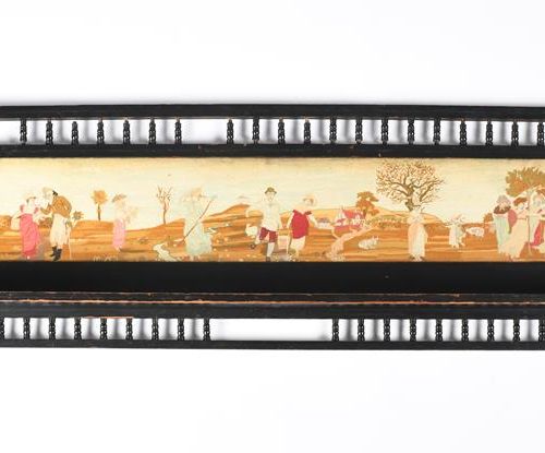 Null 一个美学运动的乌木墙架，上面有丝质刺绣的童谣面板，面板由沃尔特-克莱恩设计，上面的图案是1887年《婴儿歌剧》中的漂亮女仆和小波普，以及杰克和吉尔，木&hellip;
