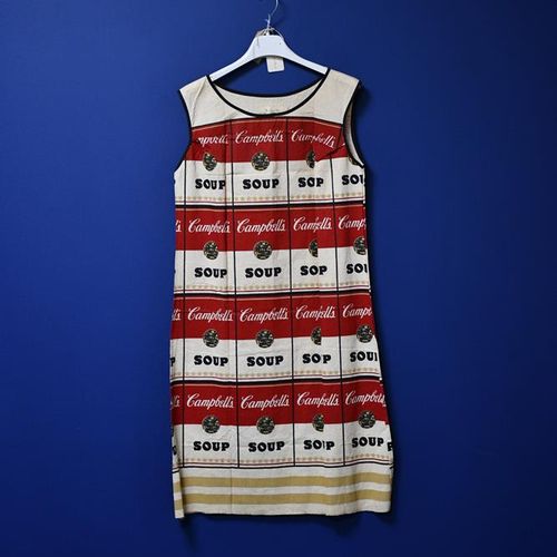 Null The Souper Dress a shift dress, carta, stampata a colori con bande di latti&hellip;