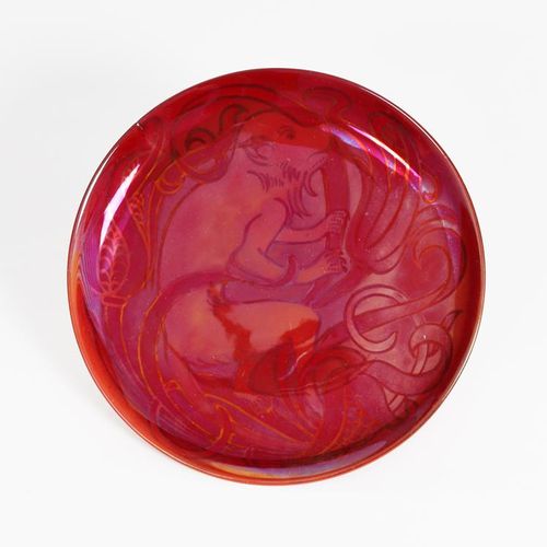 Null A rare Craven Dunhill & Co ruby lustre wall plate, painted with a monkey am&hellip;