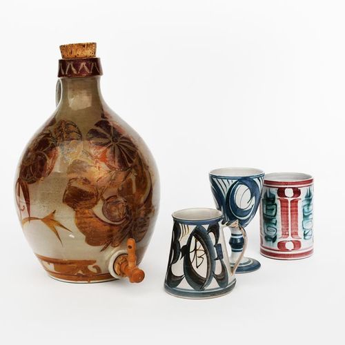 Null 
‡ Alan Caiger Smith MBE (1930-2020) una jarra de Aldermaston Pottery con e&hellip;