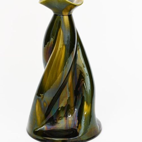 Null Un gran jarrón Propellor de cerámica diseñado por el Dr. Christopher Dresse&hellip;