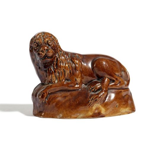 Null MODÈLE DE POTERIE D'UN LION RECUMBANT, datant de 1840, avec une glaçure à l&hellip;