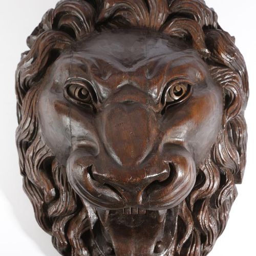 Null GRAND MASQUE DE LION EN PIN, sculpté dans l'art populaire, POSSIBLEMENT DAN&hellip;
