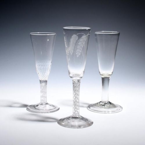 Null Drei Ale-Gläser um 1740-60, eines mit gravierten, gekreuzten Gerstenhalmen &hellip;