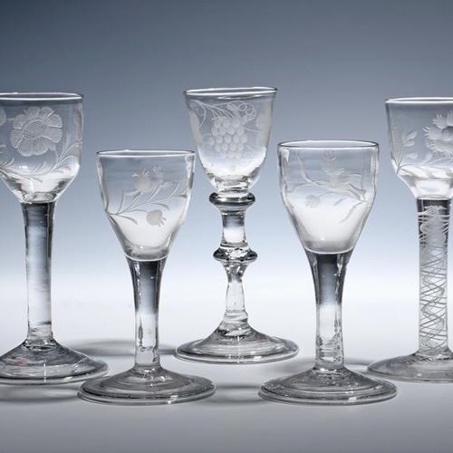 Null Five small wine glasses c.1730-50, a pair engraved with birds and flower sp&hellip;