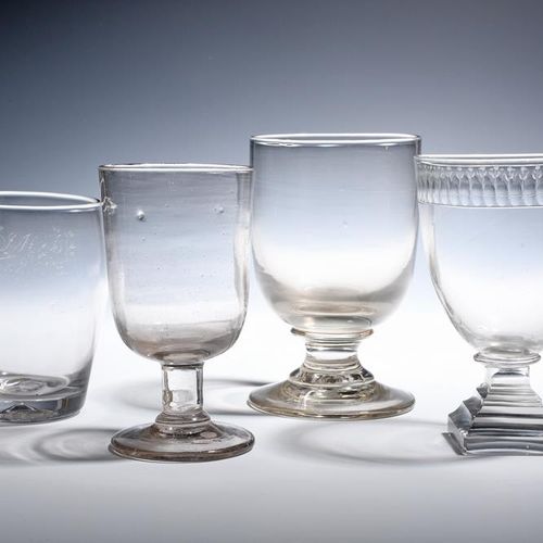 Null Tres copas de cristal y un vaso de cristal de finales del siglo XVIII/XIX, &hellip;