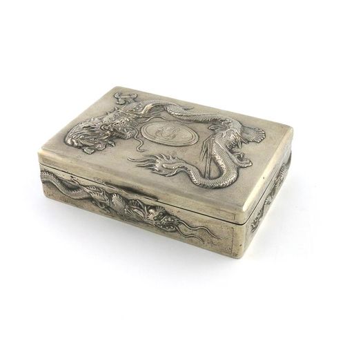Null A Chinese silver rectangular 'Dragon' box, late Qing dynasty, With a hinged&hellip;