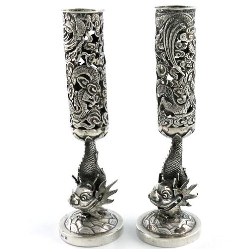 Null A pair of Chinese silver vases, by Wang Hing, circa 1920, cylindrical form,&hellip;