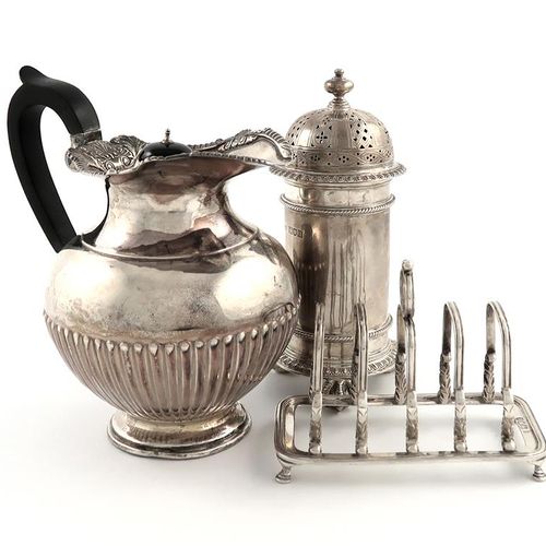 Null A mixed lot of silver items, comprising: an Edwardian hot water pot, by The&hellip;